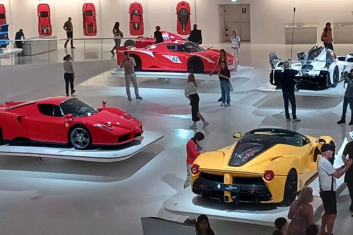 Ferrari Museum & Balsamico Farm Private Tour von Rom