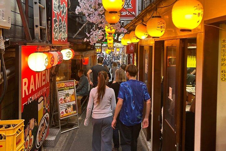 東京新宿： 歴史、文化、隠れた路地歩きツアー