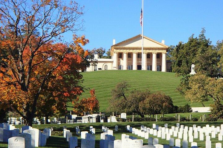 Besuchen Sie den Arlington National Cemetery mit einem der besten Guides von DC!