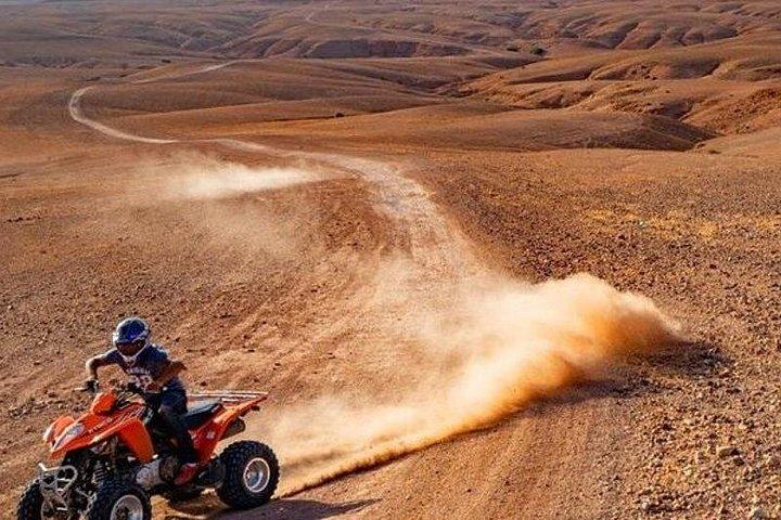 クワッドバイクとラクダ乗り付きのマラケシュ砂漠ディナーショー