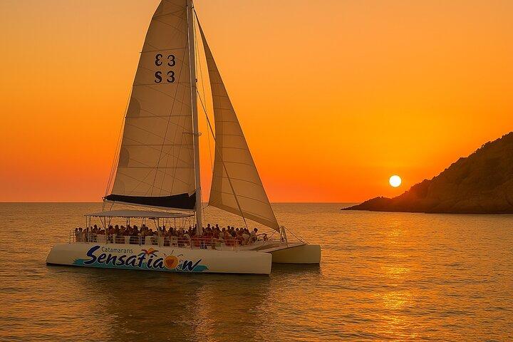 Sonnenuntergang von LLoret de Mar mit DJ und Getränken