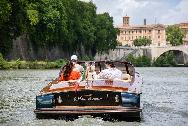 Private Photoshoot on an Italian Boat in Rome