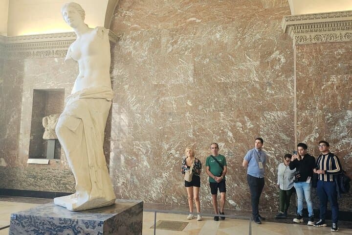 Louvre Museum Masterpieces Small Group Spanish Guided Tour