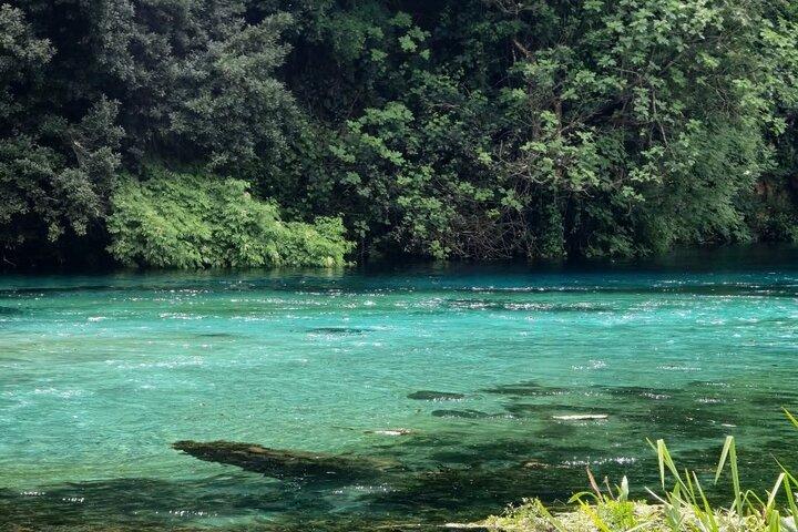 ヴロラから：アルバニアリビエラ、ブルーアイ＆ジロカスター日帰り旅行