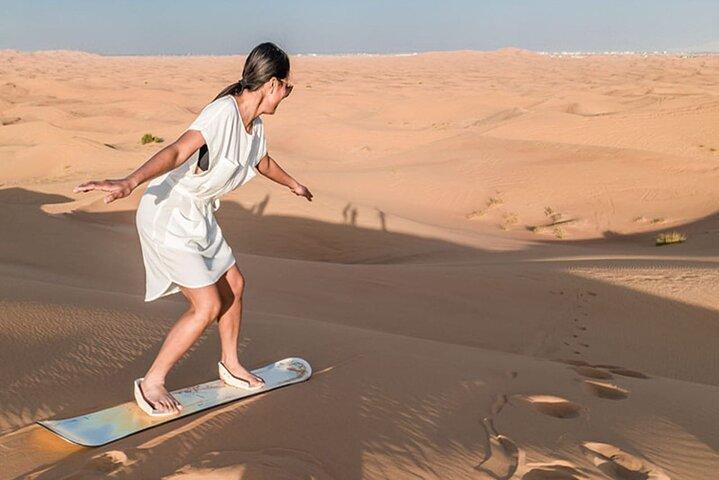 Dubai : VIP Wüstensafari mit Pick & Drop, Kamelritt, Abendessen & Show