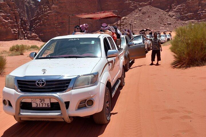 4 Stunden Wadi Rum Wüstenfahrt mit halbstündigem Kamelritt