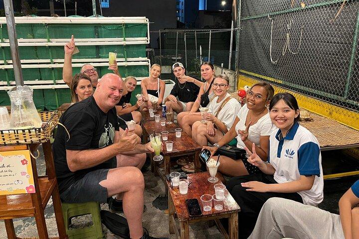 Tour de comida de motocicleta em Saigon