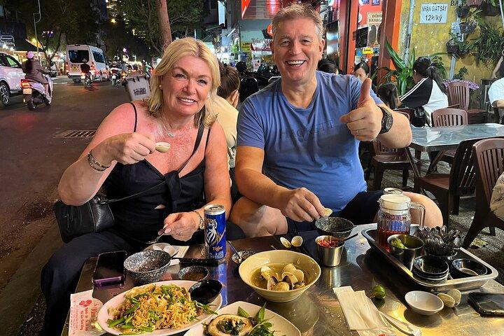 Tour de comida de motocicleta em Saigon