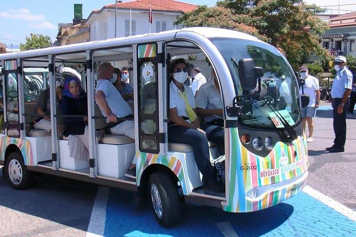イスタンブール発プリンス諸島ツアーランチ付き