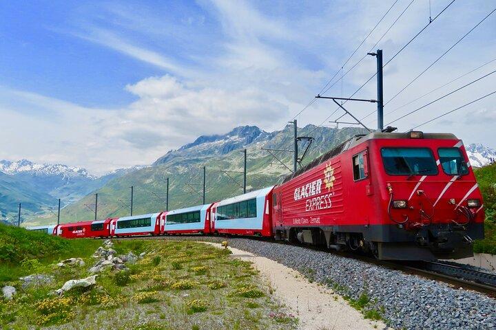 Train panoramique Glacier Express au départ de Bâle