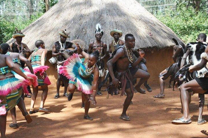 Nairobi by orienteringstur med Bomas Cultural Dance Show