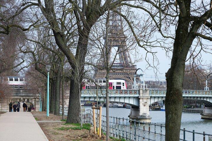 Eiffel Tower Private Tour with Summit Access