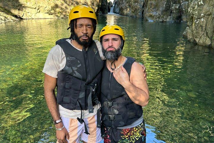 エル・ユンケ半日ツアー、ウォータースライダーとロープスイングアドベンチャー