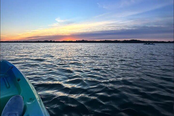 Tour guidato in kayak al tramonto di 90 minuti