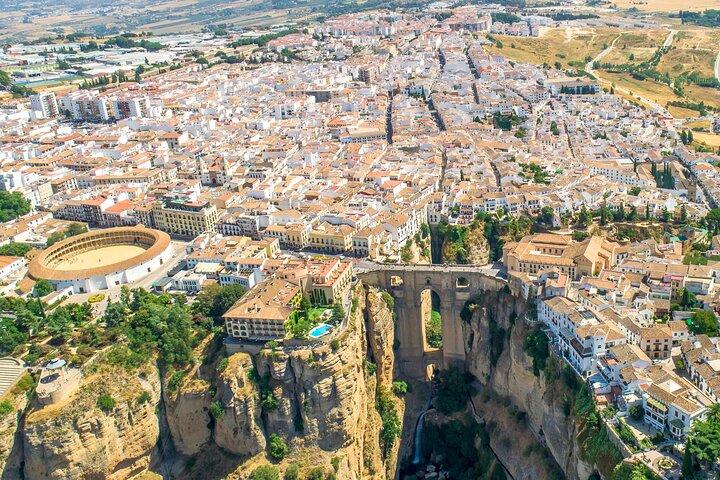 Excursion privée d'une journée de Malaga à Ronda et Marbella, Chauffeur local