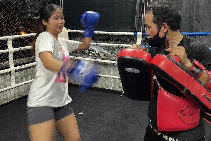 Volle Erfahrung mit Muay Thai, Schießen und Bogenschießen in Bangkok