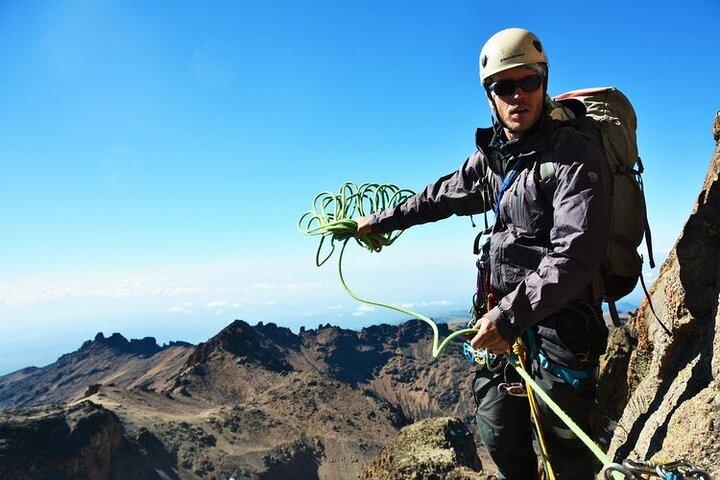 シリモニ・チョゴリア・ルートを通るケニア山トレッキング5日間
