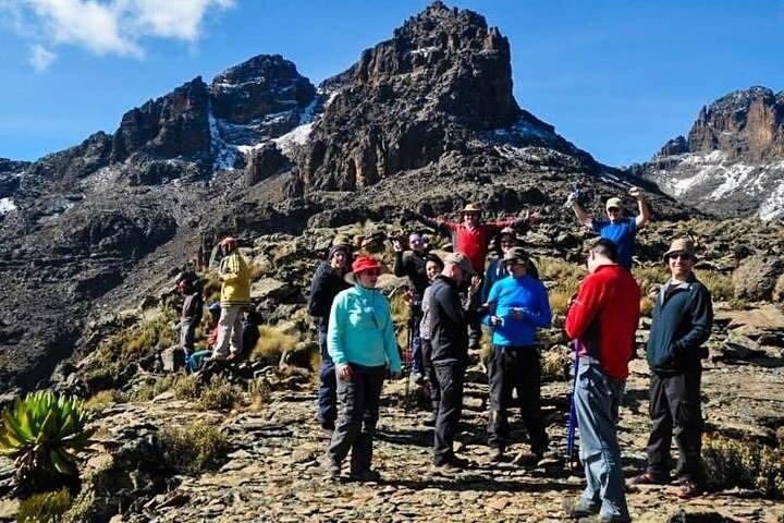 5 dagar Mount Kenya vandring genom Sirimoni Chogoria Route