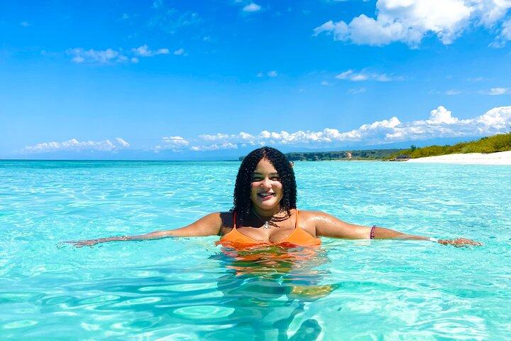 Eagles Bay VIP: Hele dag naar het paradijs vanuit Santo Domingo