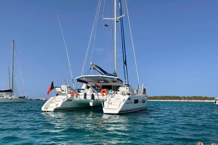 Location de bateaux sur un luxueux catamaran à Lisbonne