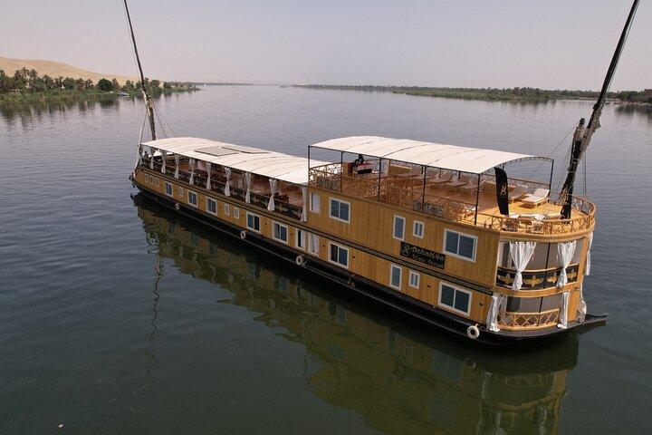 Luxor naar Aswan 4 nachten op een luxe Nijl Dahabeya met tours.