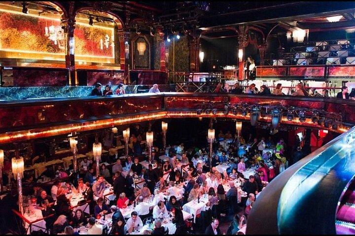 2cv Parijs tours Saint Germain Quarter Cabaret Ticket Experience