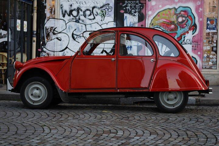 2cv Parijs tours Saint Germain Quarter Cabaret Ticket Experience