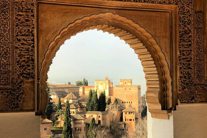 Alhambra Tour Desde Tu Hotel en Sevilla