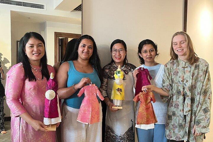 HCM cidade : Vietnamese costume-minisize tradicional Áo long workshop