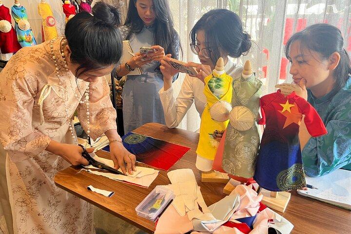 HCM cidade : Vietnamese costume-minisize tradicional Áo long workshop
