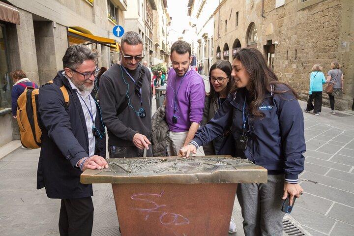 Tour delle vetrine del vino di Firenze con opzione cibo o crociera sul fiume