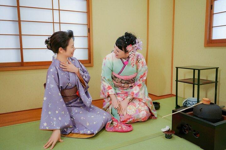 はなやかで抹茶と着物体験