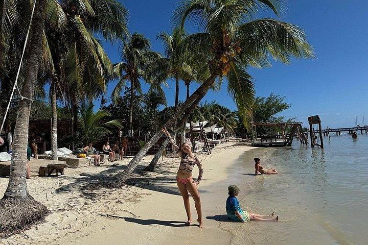 Excursion d'une journée en catamaran avec plongée à Isla Mujeres