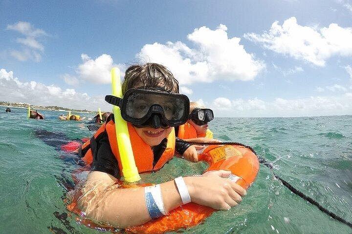 Excursion d'une journée en catamaran avec plongée à Isla Mujeres