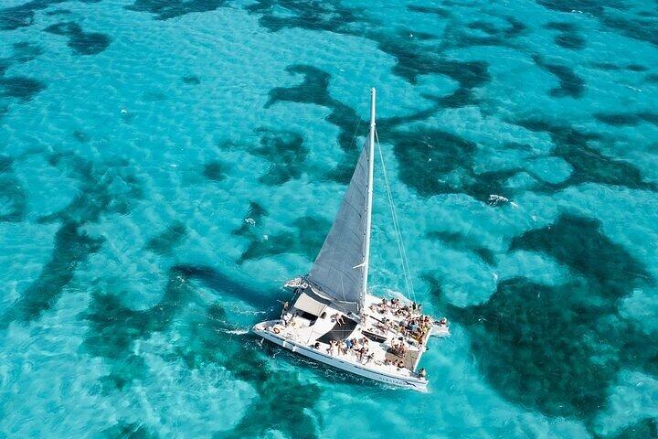 カタマラン島シュノーケリング日帰りツアー（イスラ・ムヘレス島）