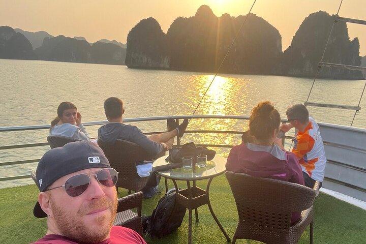 Adembenemende Sunset Boat Tours naar Lan Ha Bay vanaf Cat Ba Island