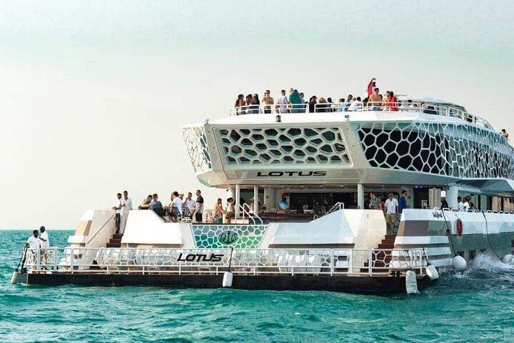 Royal Lotus Mega Yacht Crociera con cena di lusso di 3 ore