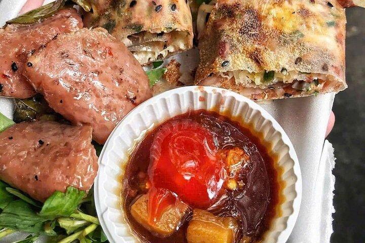 Excursão de comida a pé em HCM: 10 pratos locais e gemas escondidas