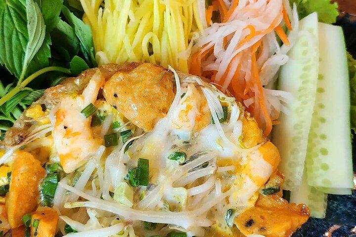 Excursão de comida a pé em HCM: 10 pratos locais e gemas escondidas