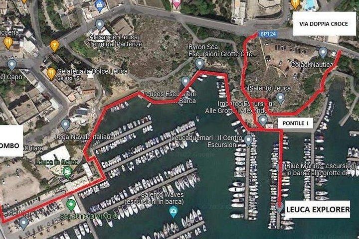 サンタ マリア ディ レウカの洞窟へのボートによる 3 時間のグループ ツアー