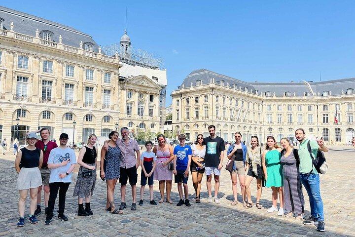 Free Walking Bordeaux Tour ENG + 1 copo de vinho (baseado em dicas)