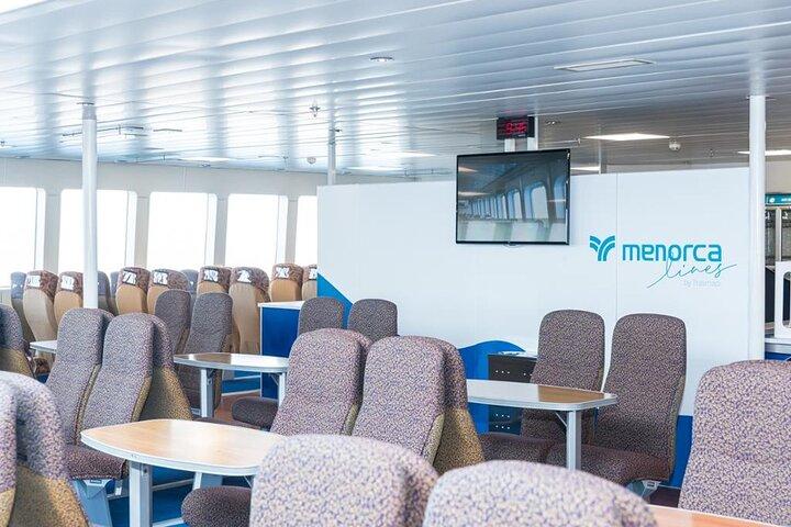 Ferry de ida e volta de Alcudia Mallorca para Menorca