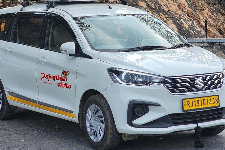 プライベート片道送迎：ジョードプルからジャイサルメールまで交流車で