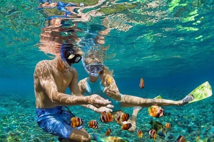 Bali Blue Lagoon Snorkeling con barra de piscina de río tropical Ubud