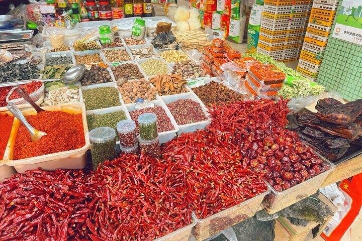 Chengdu Private guidet lokal marked tur: Street snacks og kaffe