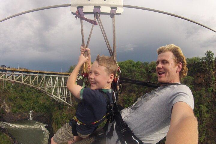 Scivolo sul ponte di Victoria Falls