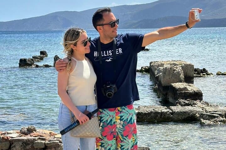6-Hour Private Luxury Tour in Athens: Exclusively for couples