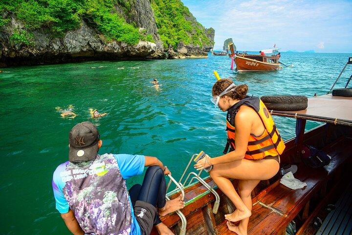 エメラルドケーブ付きプライベートロングテールボートで行くランタ島4島