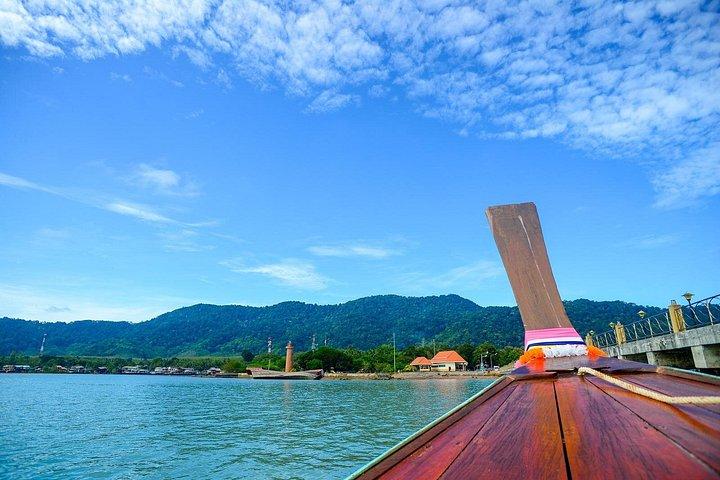 エメラルドケーブ付きプライベートロングテールボートで行くランタ島4島