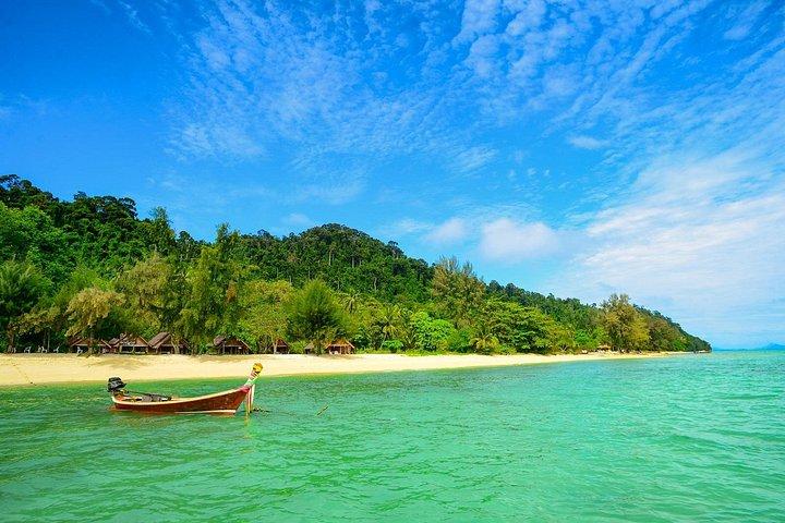エメラルドケーブ付きプライベートロングテールボートで行くランタ島4島